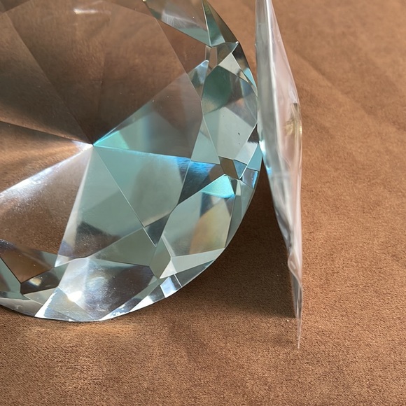 Mushroom enamel pin - Picture 3 of 5